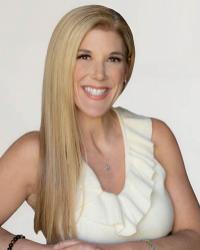 Kelly Bazzani Host of Maximum Resilience on Transformation Talk Radio - your Ally for Addiction